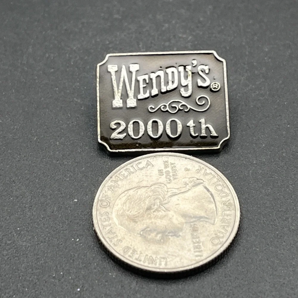 Wendy's Fast Food Restaurant 2000th Employee Lapel Hat‎ Pin